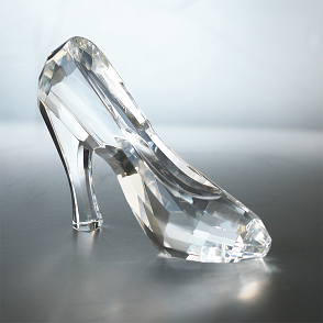 一生の思い出に残るガラスの靴プロポーズ メリアルーム ガラスの靴に名入れ刻印「シンデレラのガラスの靴セット」プリンセスクリスタルのサプライズポイント説明画像2枚目
